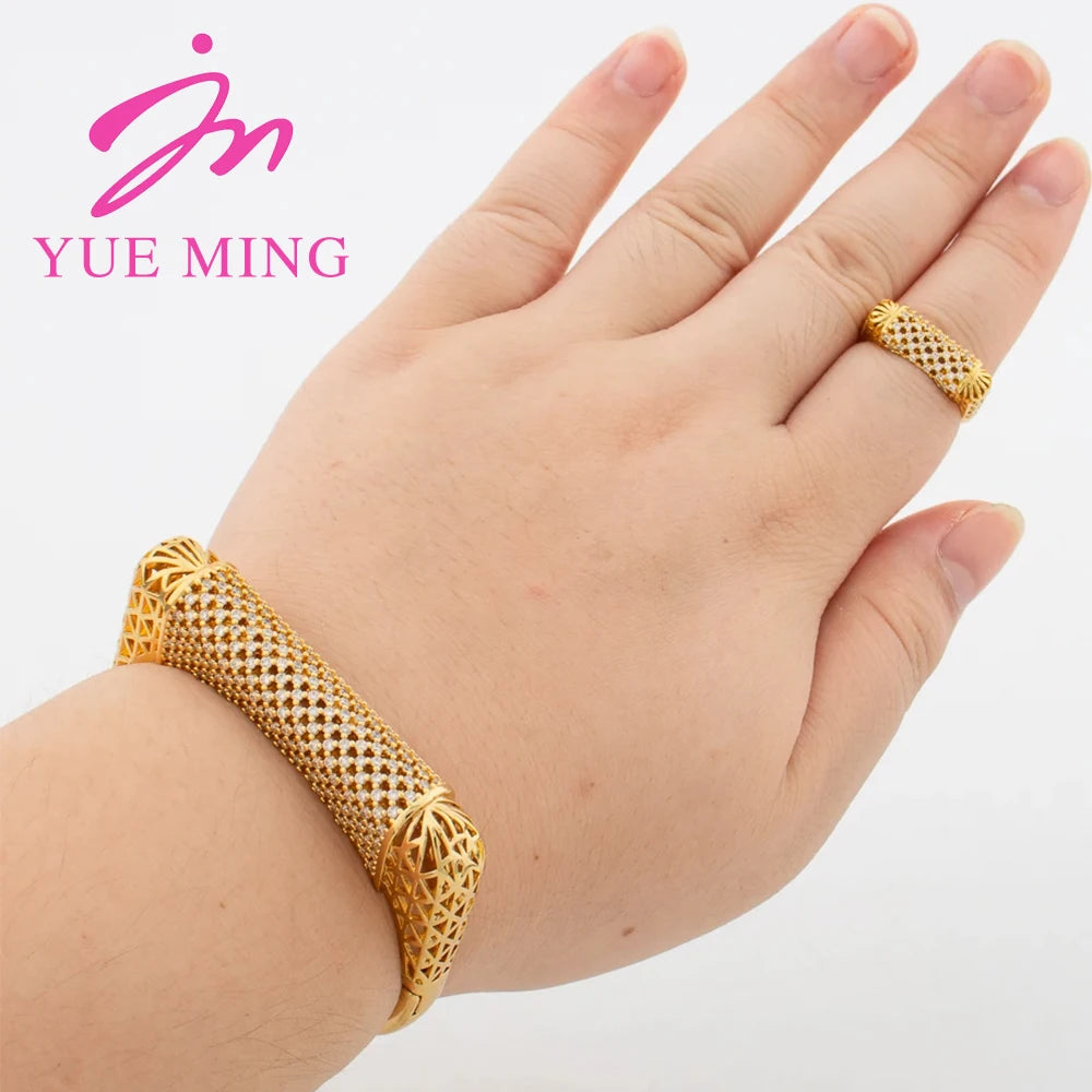 Bracelet manchette doré avec anneau pour femme, bijou de luxe en zircon blanc, style Dubaï, ouvert, idéal pour une fête ou un anniversaire