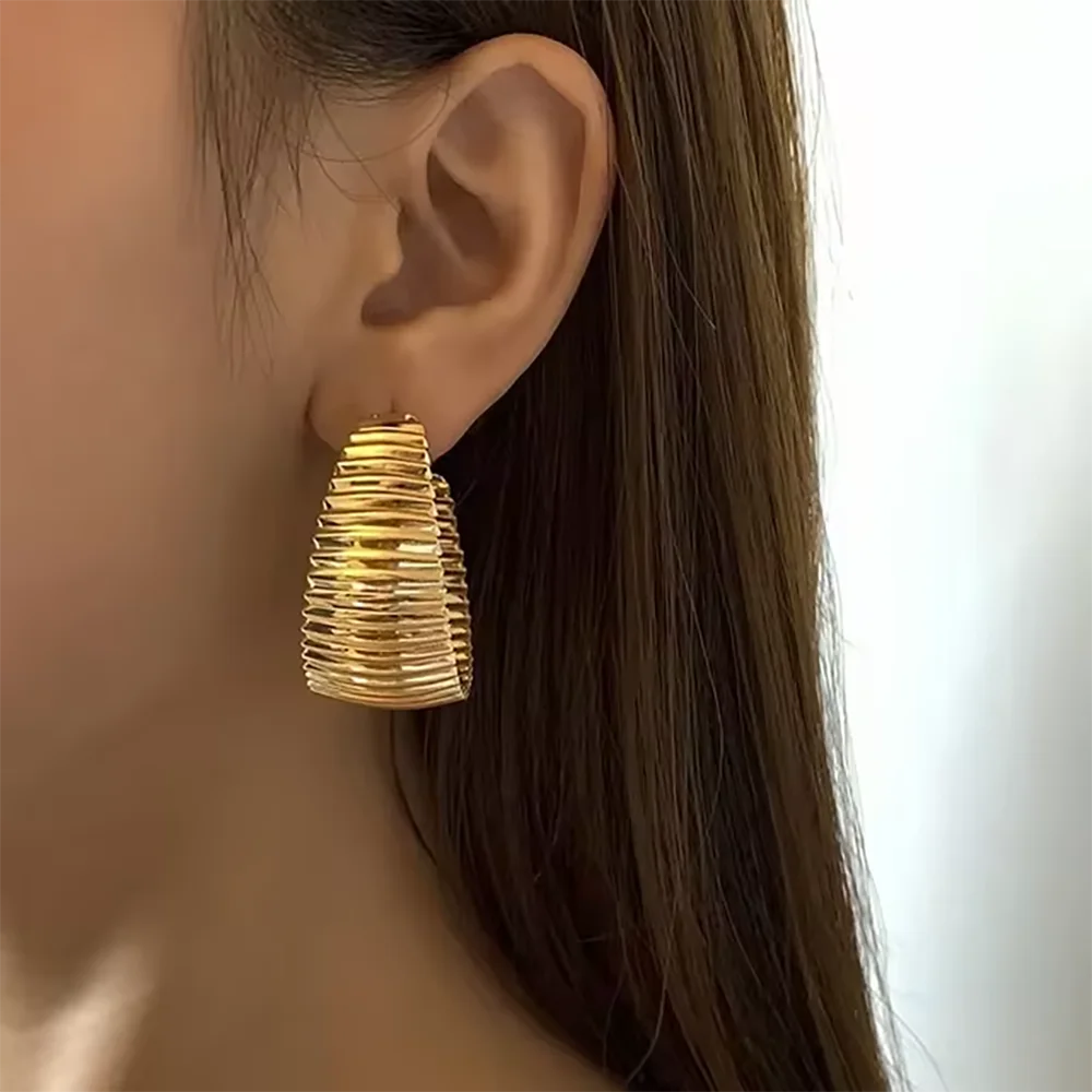 Hip Hop Metal Earrings Girl Exaggerated Punk Stud Earrings for Women Fashion Jewelry Minimalist Gold Color Jewellery Accessories