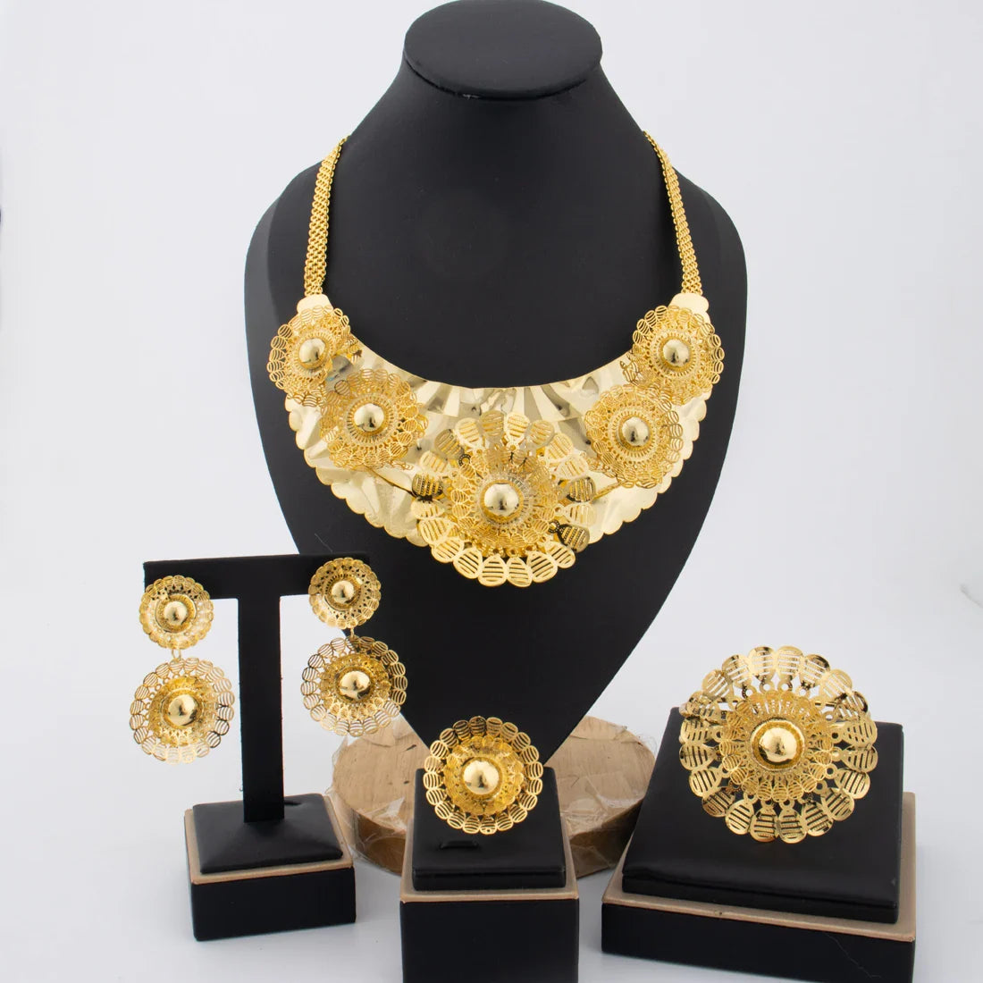 2025 Luxury Women's 4Pcs Jewellery Set Gold Color Flowers Shape Earrings Bracelets Necklace and Ring For Party Women's Day