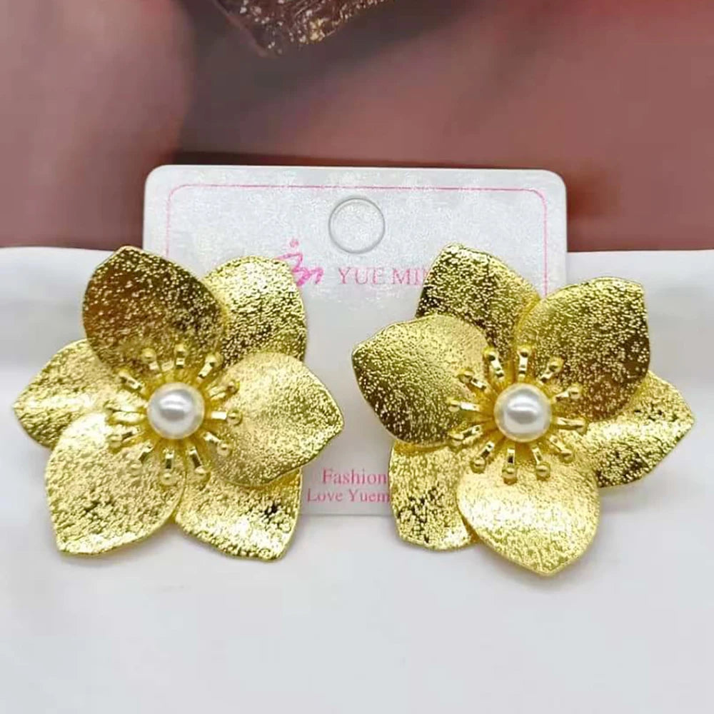 Popular Imitation Pearls Earrings Geometric Unusual Stud Earrings for Women Gold Plated Jewelry Versatile Daily Statement Bijoux