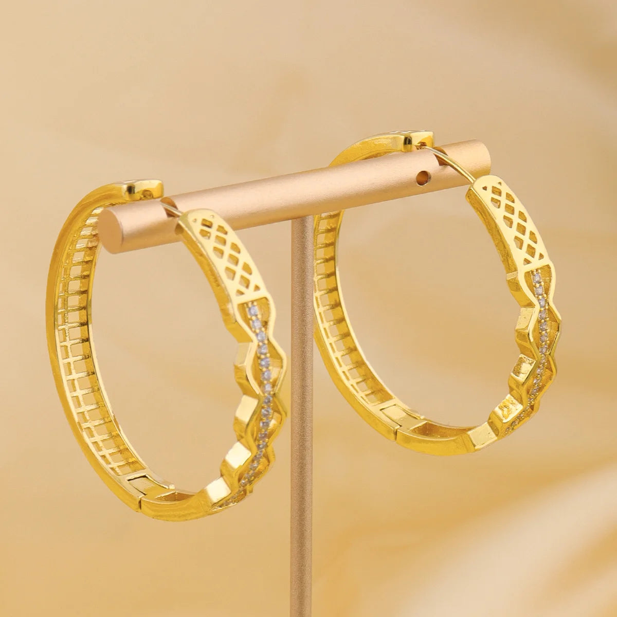 Fashion Elegant Earrings Banquet Golden Drop Women Gold Plated Fashion Brass Charms Lady Earring For Girls Hoops Golden Hoop