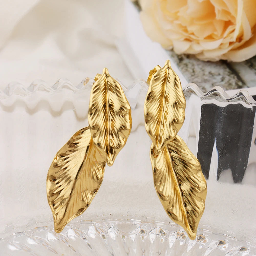Luxury Gold Color Metal Leaves Shape Earrings for Women Exaggerated Punk Geometric Jewelry Apply to Party Wedding Dating Working